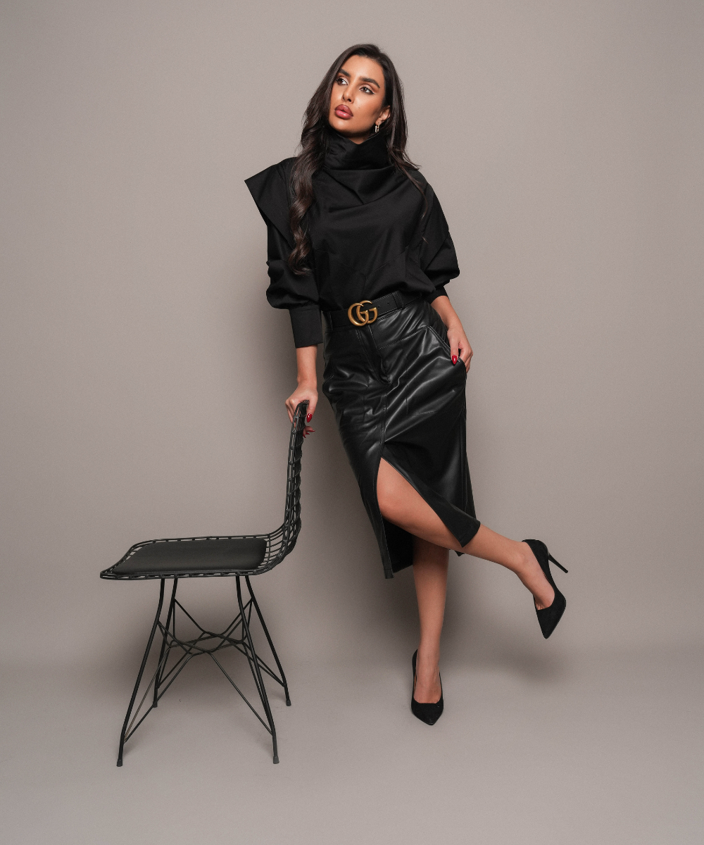 The First Impression in black – front view